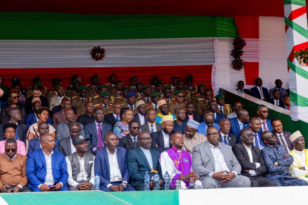 <a href="/GeneralNeva/">SE Evariste Ndayishimiye</a> Nyenicubahiro <a href="/GeneralNeva/">SE Evariste Ndayishimiye</a> yashimangiye ko igikorwa c’amatora kiraba canecane Abarundi, kandi ko gitegerezwa kutivangwamwo n’abanyamahanga.
Abenegihugu bahamagarirwa kumenya neza amategeko agenga amatora no kuyaterera mu vy’uburyo gutyo batsimbataze ukwikukira nyakuri kw’igihugu.