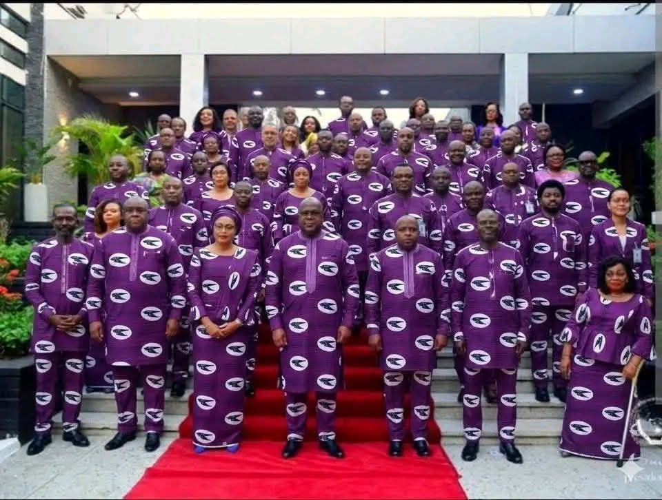 Mr <a href="/GeneralNeva/">SE Evariste Ndayishimiye</a>,vs étiez à l'honneur au Burkina.Cô qui dirait:Aux âmes bien nées,la valeur n'attend point le nombre des Années.Sur ce,je m'interroge sur votre soutien à ce maudit <a href="/Fatshi20/">Fatshi Président</a>?J'attire l'attention du <a href="/CapitaineIb226/">Capitaine Ibrahim TRAORÉ</a>,évitez la malédiction de la Mouffette🦨 #TSHISEKEDI