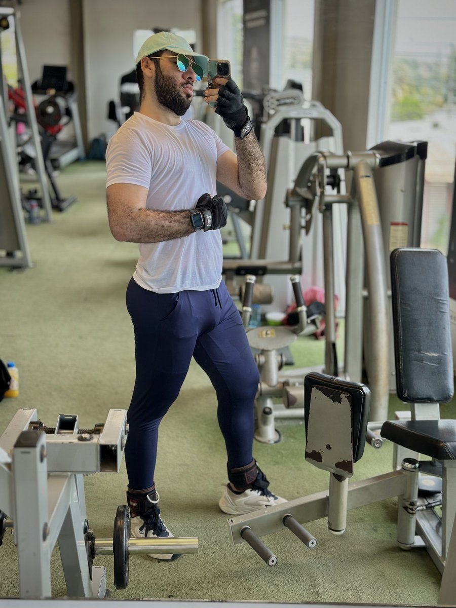isrraleo's tweet image. 💙🤍
#gym 
#hairy 
#manbulge