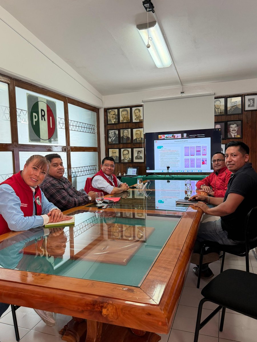 PRI_Tlaxcala24's tweet photo. Organización que se traduce en resultados. 🔴⚪️🟢
Reunión de trabajo con la Secretaría de Organización del CEN, junto a nuestro presidente Enrique Padilla, Zonia Montiel, Iván Sebastián, Israel Muñoz y José Roberto Mora, fortaleciendo la estructura en Tlaxcala.
#ElPRIMeLate https://t.co/zswHbMf9Sl