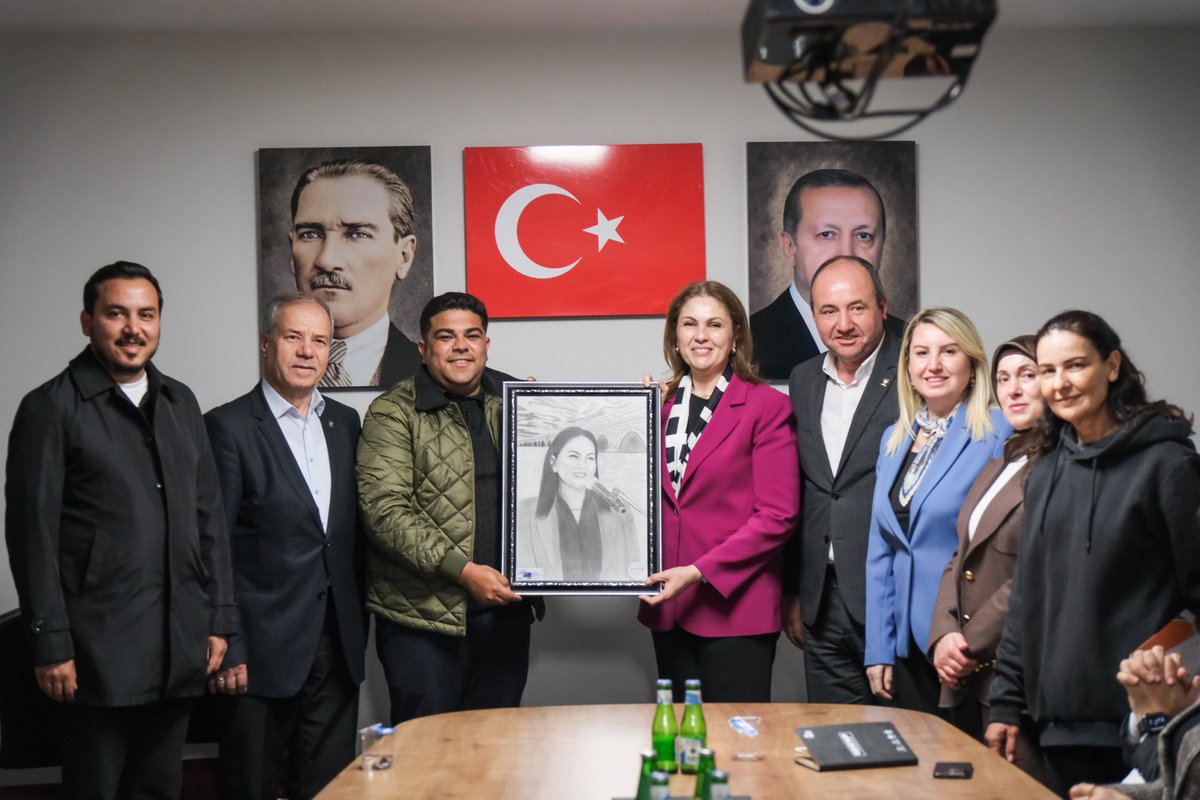 ibabelgin's tweet photo. 📍 AK Parti Uzunköprü İlçe Başkanlığı

Uzunköprü İlçe Başkanlığımızda gerçekleştirdiğimiz Daraltılmış İlçe Danışma Meclisi Toplantımızda, teşkilat mensuplarımızla bir araya gelerek çalışmalarımızı ve önümüzdeki döneme dair değerlendirmelerimizi paylaştık.

Aynı zamanda üyemiz olarak aramıza katılan yeni üyelerimize de rozetlerini takdim ederek, büyük AK Parti ailemize “hoş geldiniz” dedik. 😊

Samimi ev sahiplikleri için İlçe Başkanımız Sn. Önder Kuruşar’a ve bizleri her zamanki sıcaklığıyla karşılayan kıymetli teşkilat mensuplarımıza teşekkür ediyorum.

Uzunköprü’müz için hep birlikte gayretle çalışmaya devam ediyoruz. 🇹🇷