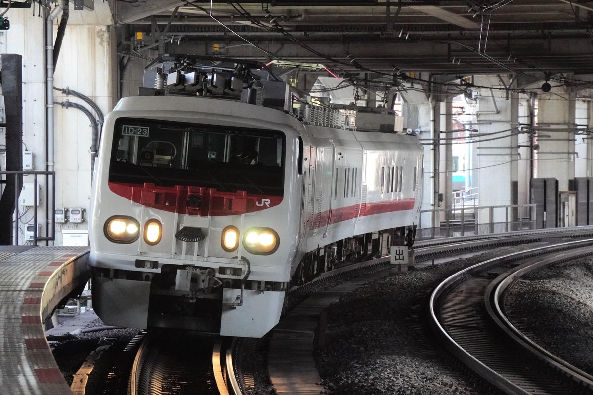 masashiz2's tweet image. おはようございます！(:D)┓
【新河岸川橋梁】E257系[踊り子]伊豆急下田/修善寺-東京→からの回送：並行する荒川との堤防に咲く桜、季節の瞬間！
【飛鳥山停留場】東京さくらトラム7700形 緑：飛鳥山の桜
【王子駅前停留場 付近】東京さくらトラム8900形 黄：飛鳥山のつつじ
【赤羽駅】E491系East i-E