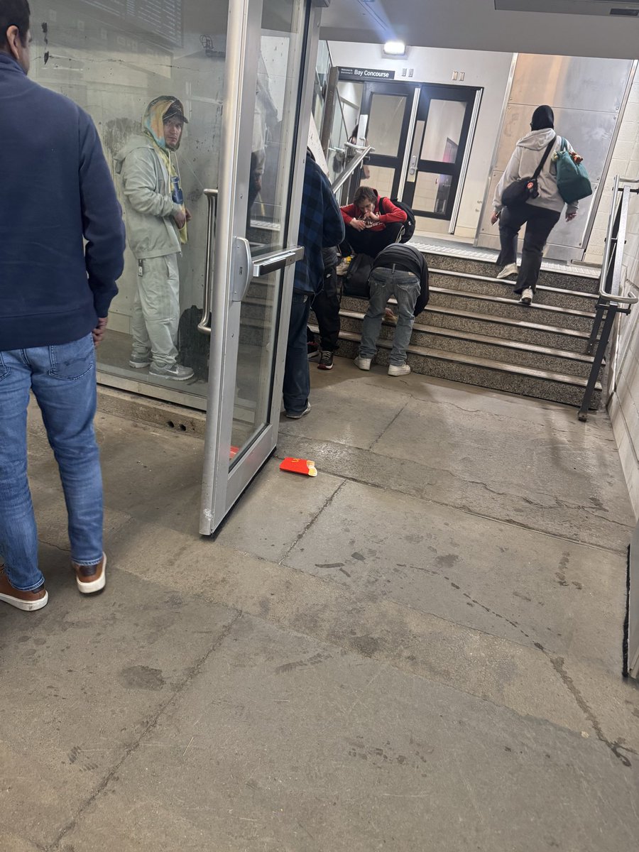 ms_nunuz's tweet photo. @GOtransit are we doing anything about this? https://t.co/IoocXrBp7o