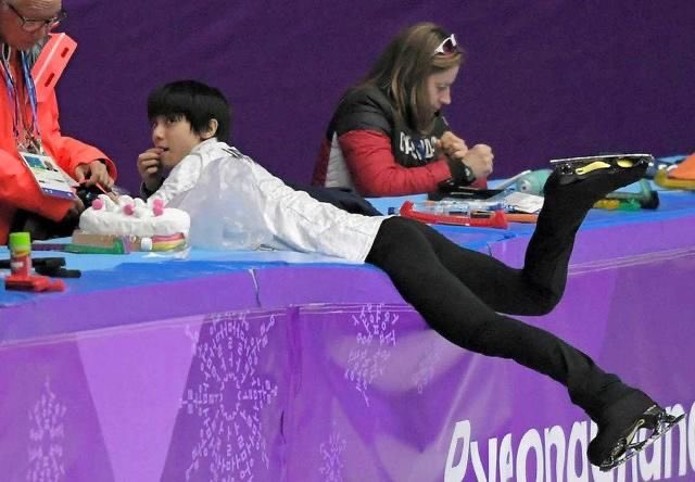 dipyouinharry's tweet photo. after that second ogm they were rlly just letting yuzu do ANYTHING at the pyeonchang gala practice https://t.co/5BMo8FpXXr