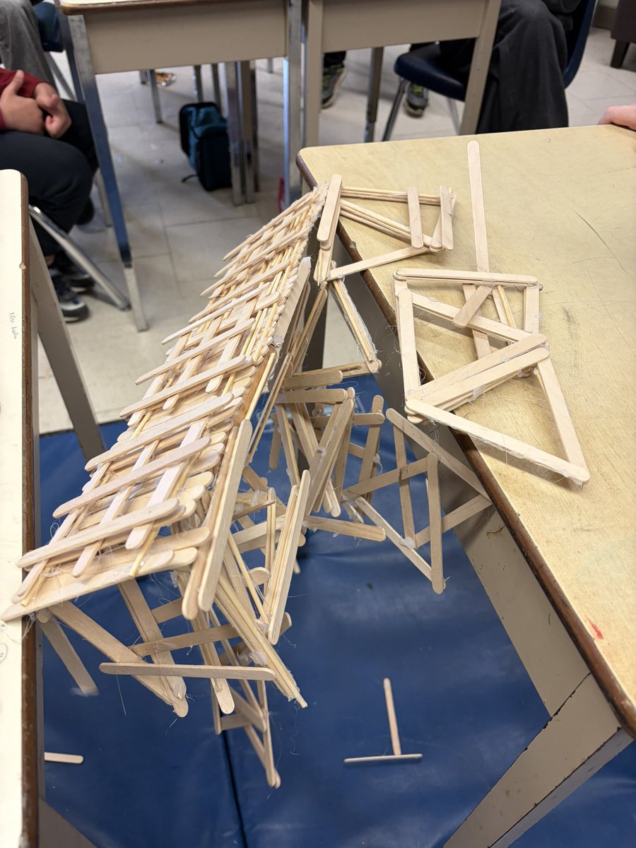 MrTsClassroom's tweet image. Their bridges worked! My grade 5’s were excited that their hard work paid off. Some were able to hold 100 pounds! We needed extra books to push them to their limits! The kids debated why some worked better than others, which is what you want in Science class! #tvdsb @TVDSB_STEM