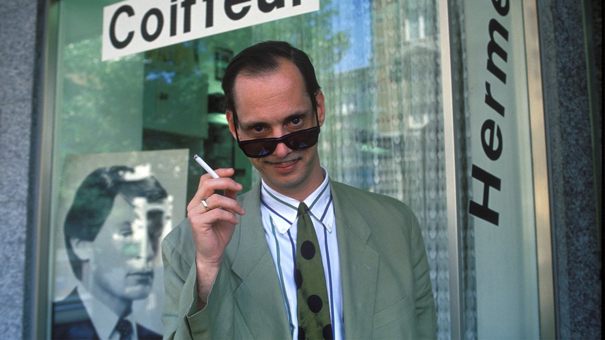 «To me, beauty is looks you can never forget»  

Happy 80th, John Waters 🎉🦩