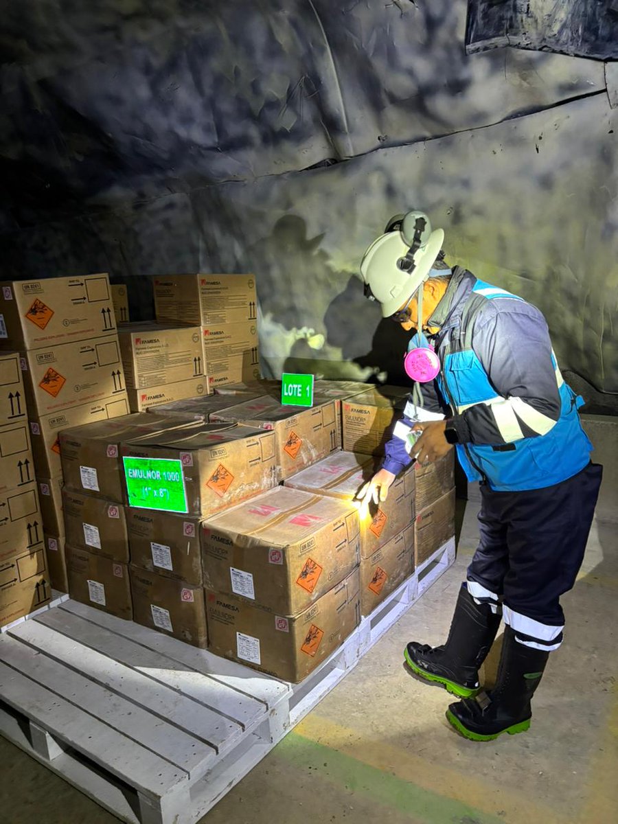 SucamecPeru's tweet photo. #SucamecFiscaliza 🚨 | La Jefatura Zonal #Junín de la #Sucamec inmovilizó más de 800 kg de explosivos y materiales relacionados vencidos, detectados durante la verificación de polvorines. https://t.co/dqCCHCF7JA