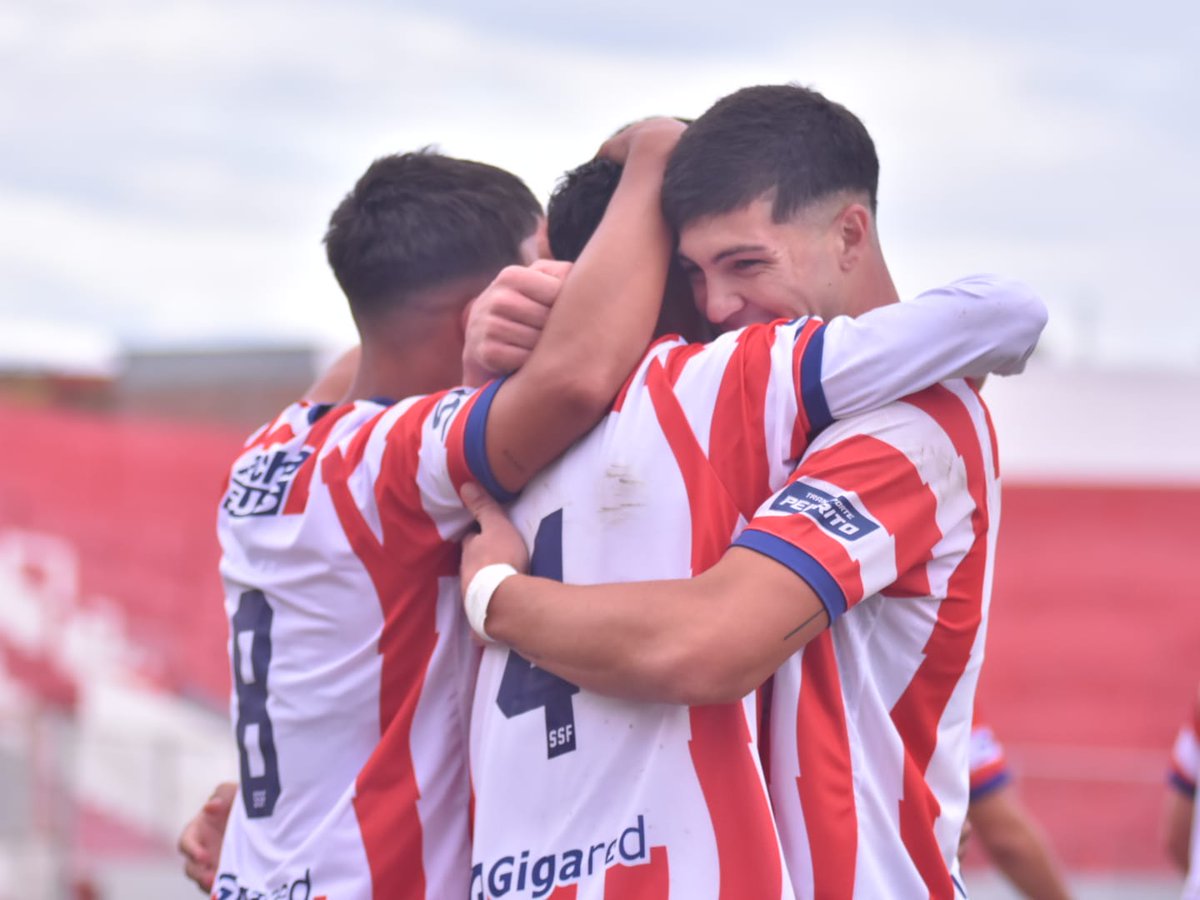 FinoYossen's tweet photo. #Union 🇦🇹 venció en el Clásico Santafesino de Reserva a #Colon 🔴⚫ por 3 a 1. 

#Numefinos 🤓 |
- Son CUATRO triunfos seguidos del Tate en Reserva.
- Desde el descenso de Colón en 2023, solo ha podido rescatar un punto en 5 PJ (10/09/2025, caída por penales por Copa Santa Fe). https://t.co/5nEjtcN7qS