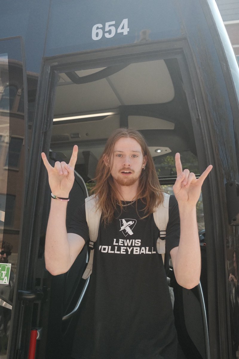 LewisMVBall's tweet photo. ���� - Loyola Chicago

#FlyAsOne https://t.co/YEvMFRhiWq