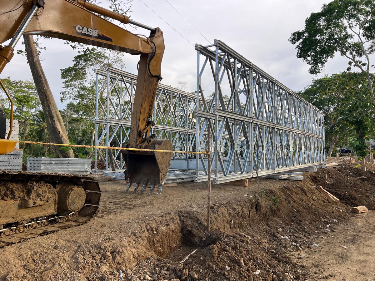 Les comparto estas imágenes que emocionan. Son en Canalete, Córdoba, uno de los municipios afectados por la emergencia. El Presidente <a href="/petrogustavo/">Gustavo Petro</a> nos pidió celeridad y así lo hicimos en trabajo conjunto <a href="/UNGRD/">UNGRD🇨🇴</a>, <a href="/InviasOficial/">Invías</a> y la Alcaldía Municipal. 
Aprox 15 de mayo se