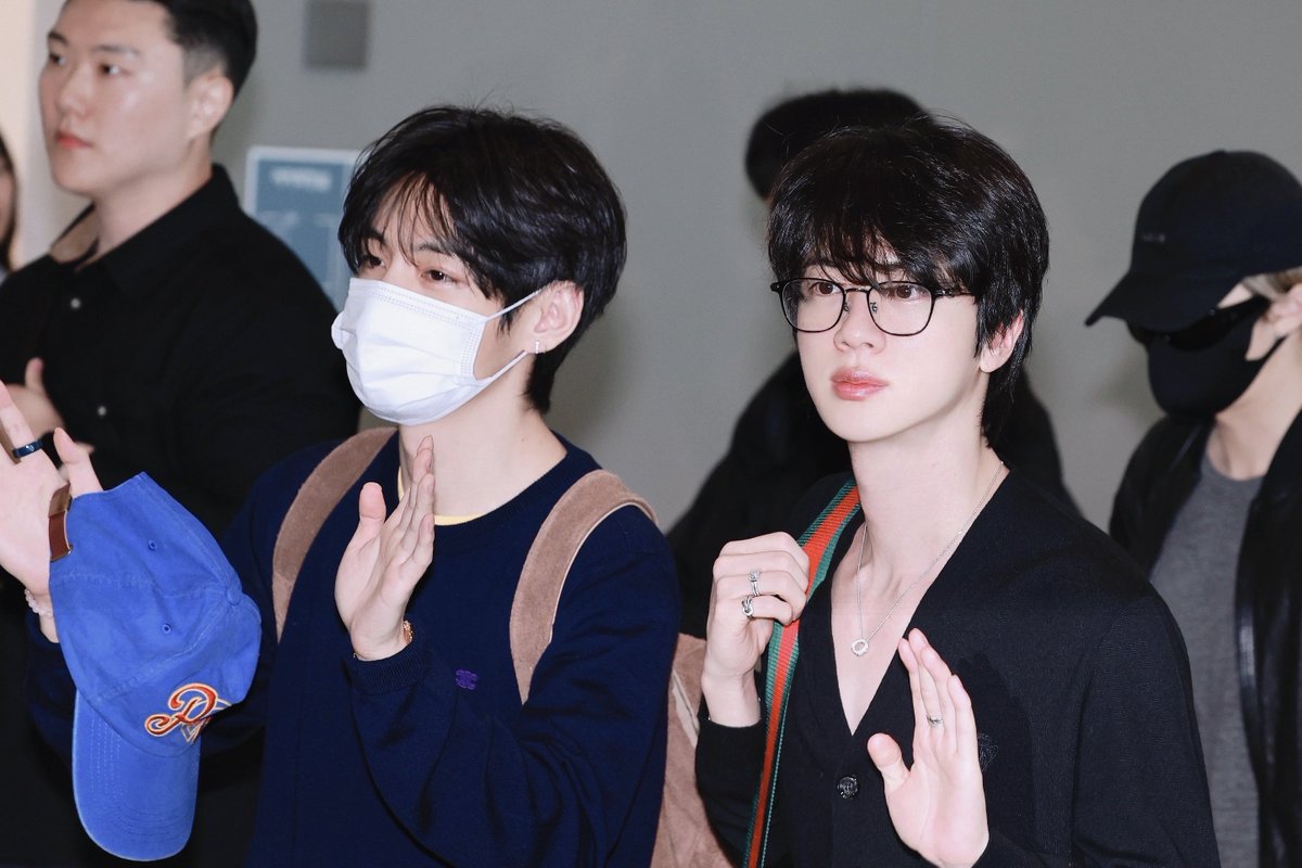 A LITTLE BRAVER 🐬 tweet media