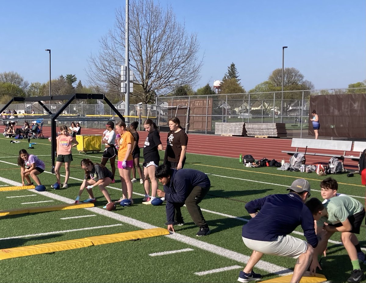 TimRose_'s tweet photo. Great turnout for the first night of ER-G Youth Camp. 
Kids had a great time and worked hard to get better. 

@ERGFootball 
@er_flagfootball 
@GHSAthletics1 
@ERBombers 
@WeAreGananda 
@ERUFSD https://t.co/MCDZhjDzuO