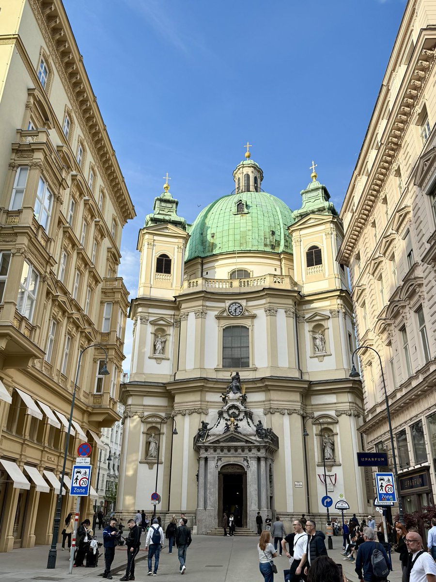 JoshuaJJohnson's tweet image. Roaming the streets of Vienna, surrounded by beautiful architecture. 
.
.
.
#vienna #austria #worldtraveler #tourlife #lifeofatraveler