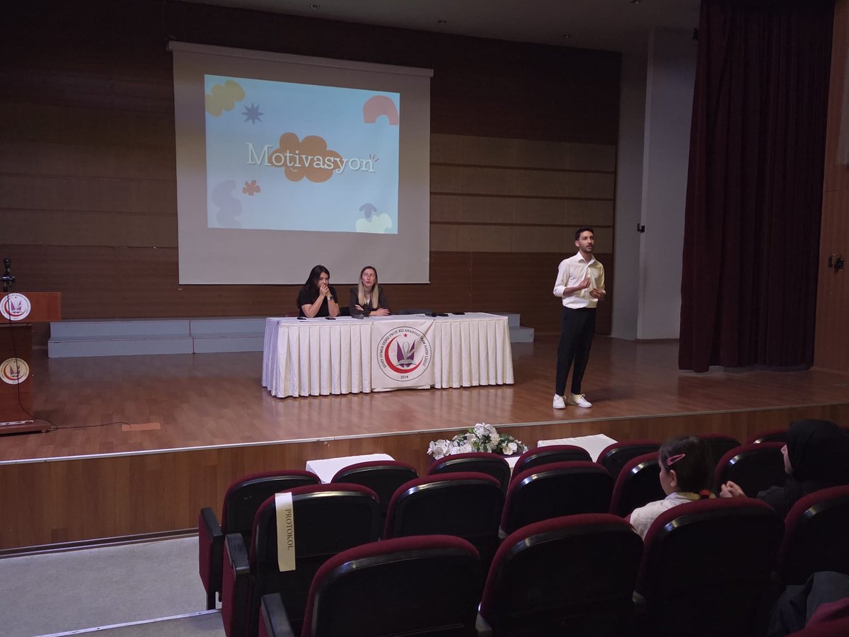 SehitSumerkaihl's tweet photo. Geleceğe hazırlanan gençlerimize Sınav Kaygısı ve Motivasyon konularında bir eğitim düzenledik. Bu eğitimde emeği  geçen Fethiye Psikologlar Topluluğu üyesi saygıdeğer psikolog arkadaşlara teşekkür ederiz. https://t.co/X1QqqTqtSb