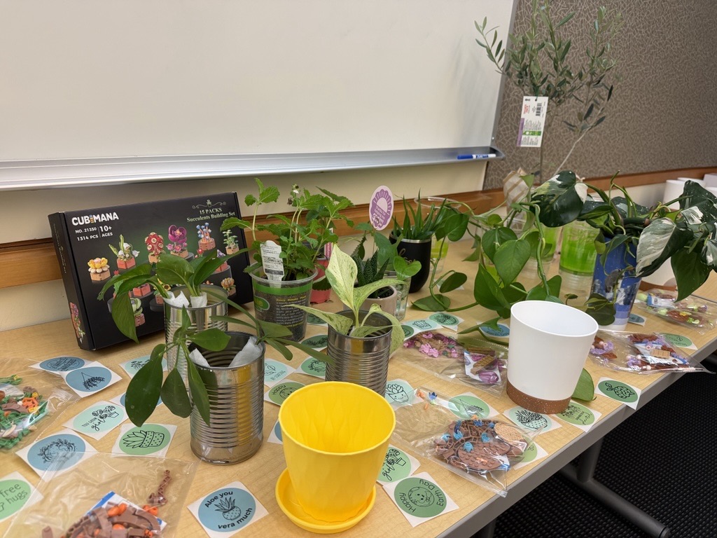 CUDivHospMed's tweet image. Celebrating the people who help everything grow! Today, we’re honoring #EarthDay and #AdministrativeProfessionalsDay with a lunch and plant exchange for our staff, because our team knows a thing or two about keeping things thriving. #TeamGrowth