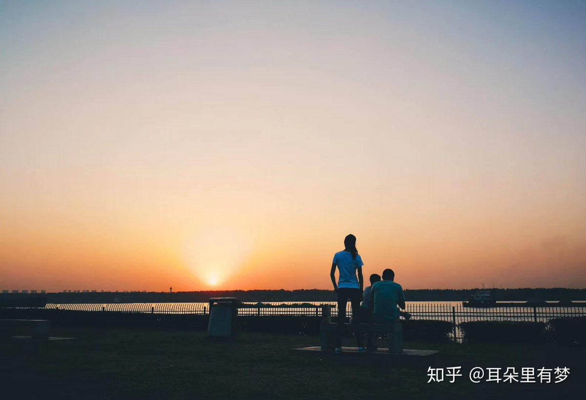 KevinHu50340822's tweet photo. Photography for beginners: Start with natural light (golden hour = magic!) u0026 rule of thirds. No fancy gear needed—just your phone + curiosity. Shoot what makes you stop. #Photography101 #BeginnerPhoto https://t.co/g4dXTGBvJn