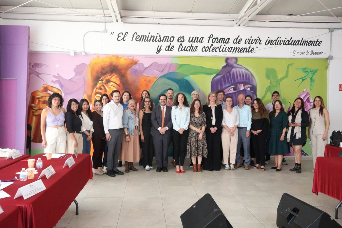 NoruegaMexCA's tweet photo. Las embajadas que integramos la Mesa de Cooperación Internacional para la Igualdad de Género visitamos la Utopía Cihuacóatl, enfocada al acceso a derechos y servicios para mujeres. Nos entusiasma trabajar junto a @SeMujeresCDMX para avanzar hacia una sociedad de cuidados 💜 https://t.co/ezsw22gEio