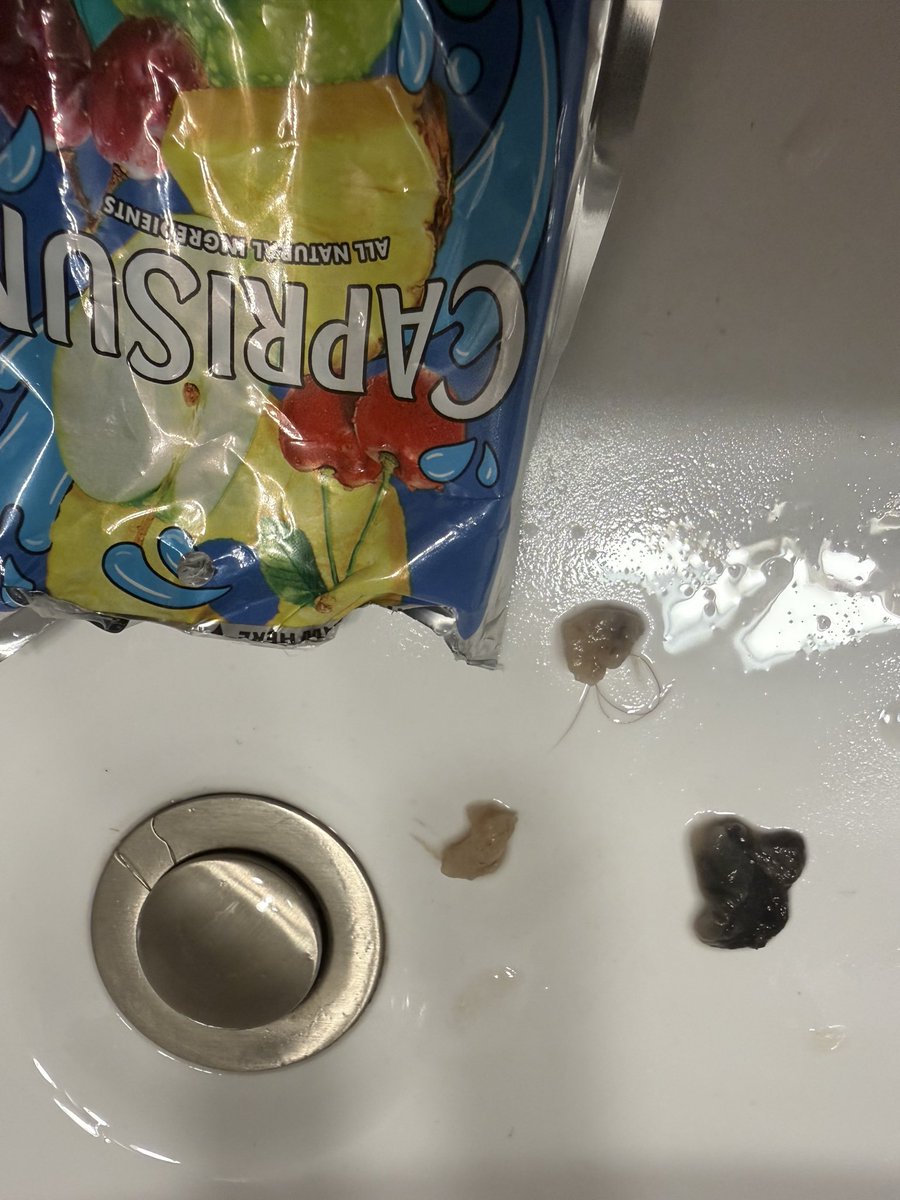 hadenoughyet21's tweet photo. @KraftHeinzCo found this in my kids caprisun drink https://t.co/U3XPBxH51U