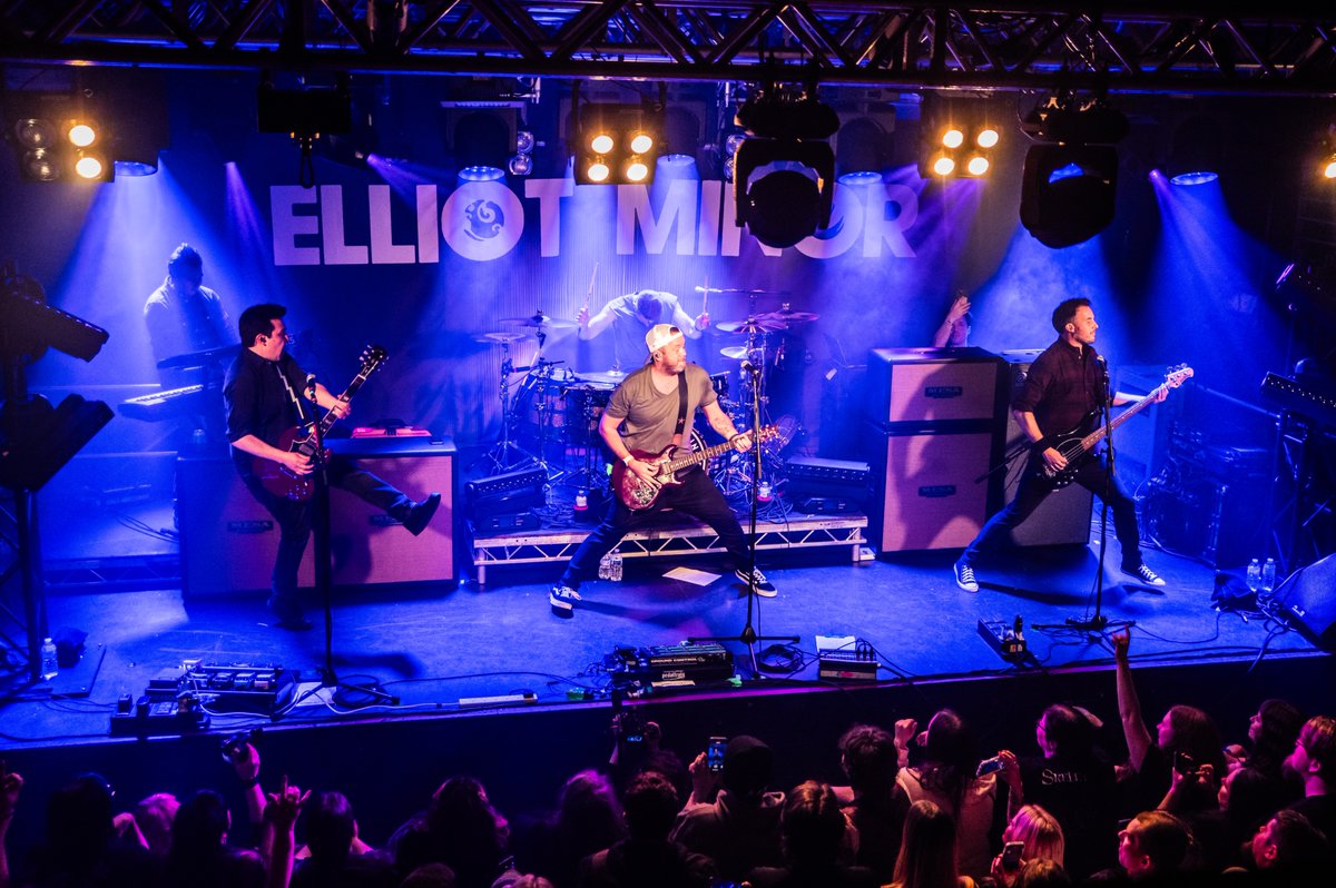 elliotminor's tweet photo. One year since our return to Edinburgh 🏰
The second sold out night of #onceinadecade

VIBES! 🖤🙌🏼 …do we do it all again?

📸 by Casey Ryan, Bradley Holman &amp; our dusty phone footage.

View more: https://t.co/FzQ9GFC38A https://t.co/jfeAFDKPDt