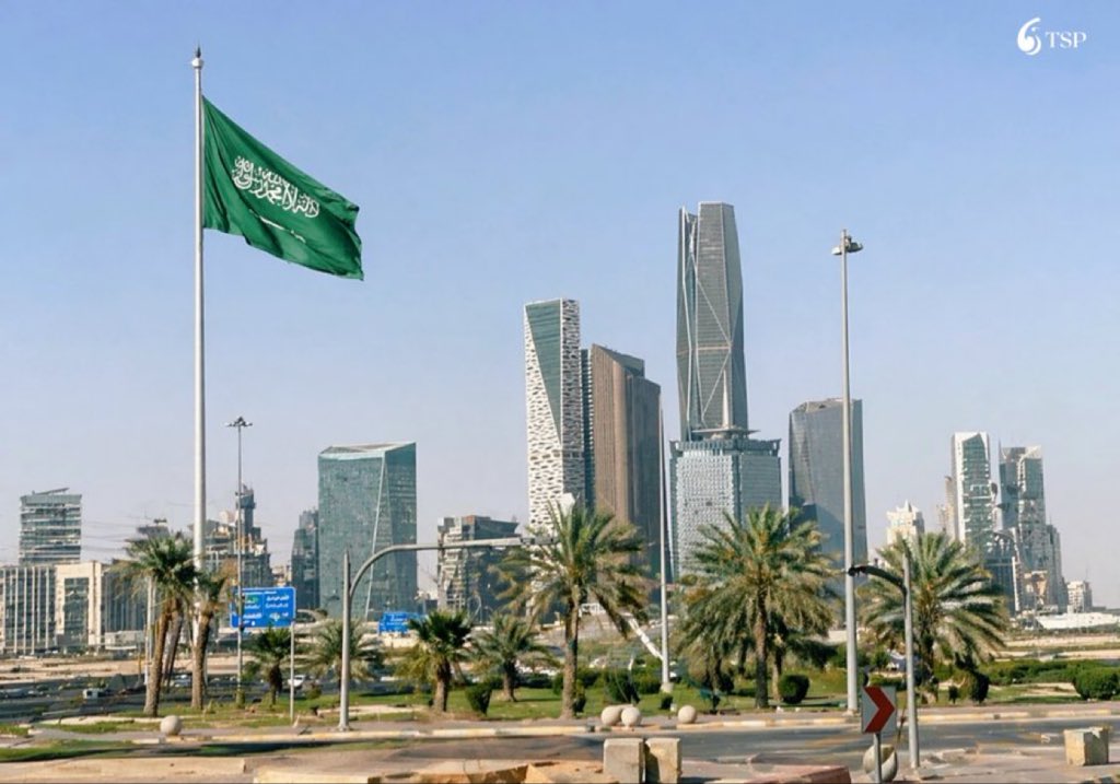 موقع "سيمافور" الأمريكي: 

تغلبت المملكة العربية السعودية على تداعيات الحرب بشكل أفضل من غيرها، مدعومةً ببرامج رؤية السعودية 2030 التي أُطلقت قبل عشر سنوات، وأسهمت في تنويع الاقتصاد وتعزيز مرونته