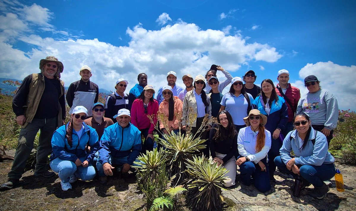 SBVerdeCund's tweet photo. #DíaMundialDeLaTierra
🌿 Con la última visita al aula ambiental La Colmena en Sibaté, cerramos un proceso que fortaleció la educación ambiental en #Cundinamarca
👥 350 personas de 10 municipios
🌱 +300 árboles sembrados
Un espacio para aprender, conectar y cuidar nuestro entorno https://t.co/1J2OpFjWRG