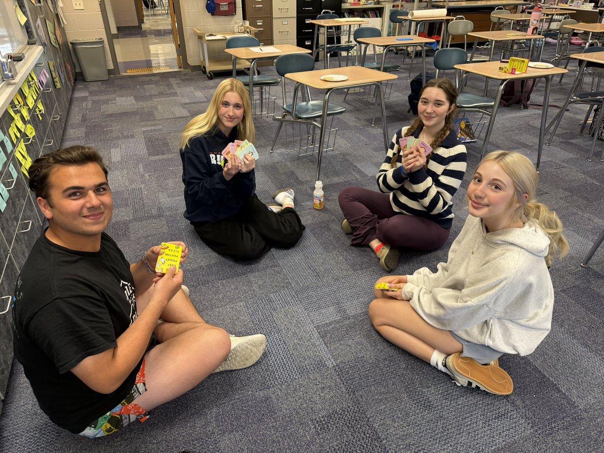 What a fun afternoon of playing « taco, chat, poulet, poutine, pizza » at French Club 🌮😾🐓🧀🍕🇨🇦 <a href="/jhanula/">Lower Dauphin High School</a>