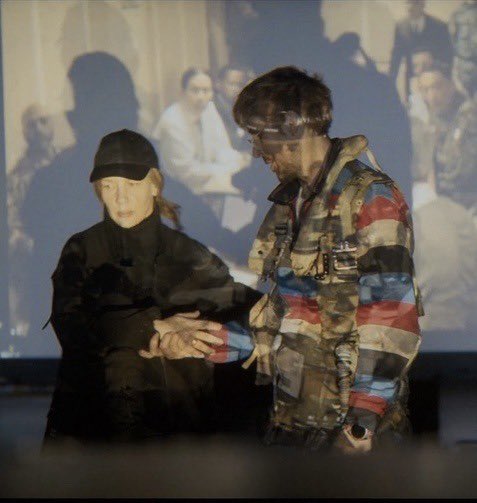 halle's comet tweet media