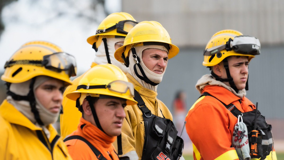 MartinLlaryora's tweet image. Con más entrenamiento y prevención nos anticipamos a la temporada de incendios forestales. 

En #Oliva pusimos en marcha una nueva capacitación en “Operaciones seguras con aeronaves”, destinada al personal de las 12 regionales de la Federación de #BomberosVoluntarios de #Córdoba,