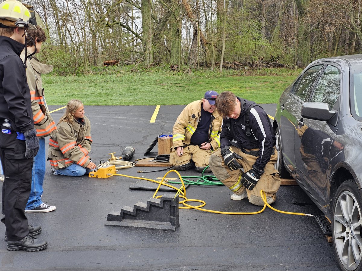 OAISD's tweet photo. EMS students at @Careerline Tech Center got hands-on experience alongside the Olive Township Fire Department, practicing vehicle extrications and learning how to work as a team during emergency situations.

https://t.co/T1sNH4Zv6a https://t.co/yT5eBKAfBK