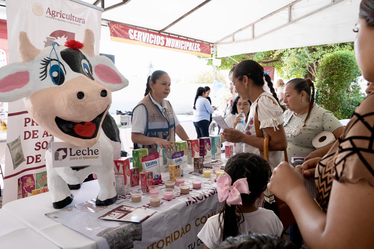 A_MontielR's tweet photo. En Gabriel Zamora, región Múgica, realizamos la #FeriaDelBienestar como parte del 
#PlanMichoacánPorLaPazYLaJusticia, acercando los Programas de Bienestar directamente a las familias.

@Claudiashein
#HumanismoMexicano
#PrimeroLosPobres https://t.co/PHzYgsfFsB