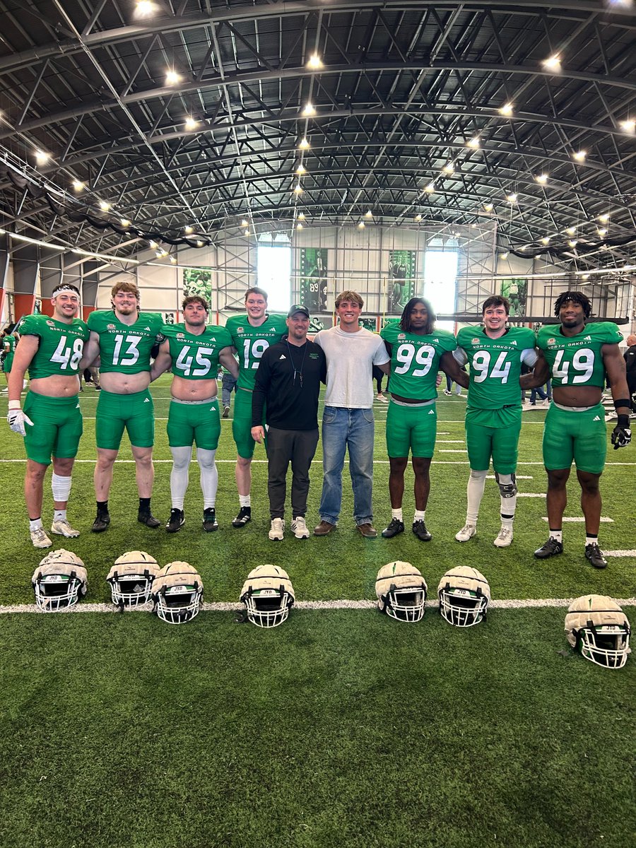 haynie_vjoe's tweet image. Had a great time up in Grand Forks visiting the University of North Dakota @UNDfootball. Thanks for the Invite, the hospitality, and the entire football staff. It was a great visit! GO HAWKS! #hawkyeah
@Coach_SchmidtE @CoachAndersonJD @Tyson_Mav @DuckettOfficial 

@Mesa_FB
