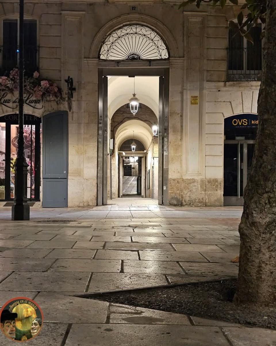 Burgosenelmundo's tweet image. Pasaje de la Flora #Burgos 
Por Luis Mayoral Palau 
#Burgosenelmundo te muestra 
#Burgospordescubrir un #BurgosDestinodeEnsueño ven #BurgosTeEspera