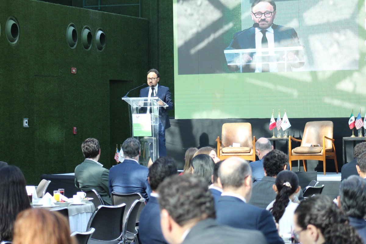 AmChamMexico's tweet photo. Hoy, los servicios financieros no son un sector más: son la infraestructura invisible que define qué tan rápido crece una economía, cómo se distribuyen sus beneficios y qué tan preparada está para competir.

Así vivimos el Primer Foro de Servicios Financieros de #AmChamCDMX 👇 https://t.co/PX7fdFZUQT