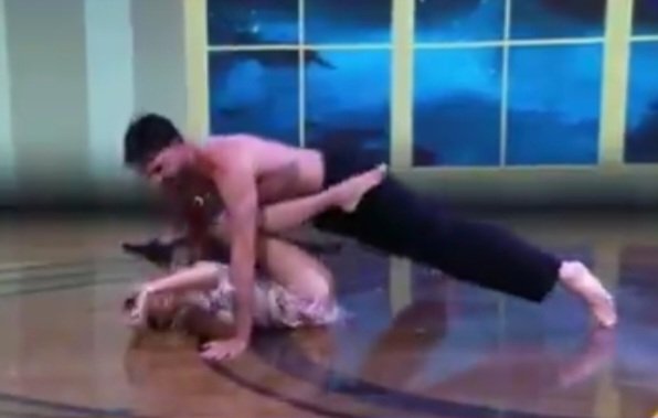 comunicazione urgente :
date un test di gravidanza alla mussolini 
che a ballar così si rischia anche in menopausa 
#gfvip