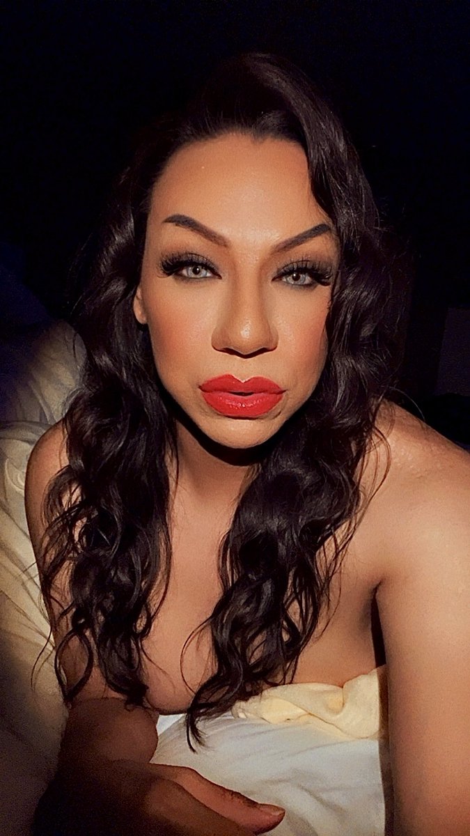 TheQween613's tweet photo. 💋💋💋💋💋💋 https://t.co/0hMjVpCGi3