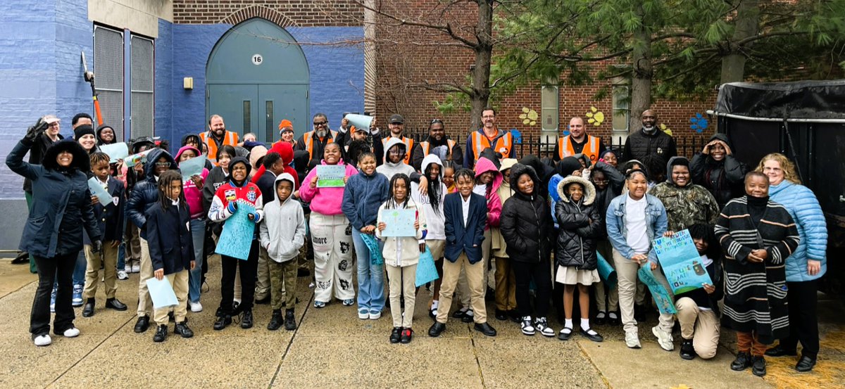 ParadigmSchools's tweet image. Across #APSchools, scholars are engaging with the environment through hands-on learning and outdoor experiences, including @lindleyacademy1's upcoming school garden.

These moments help build curiosity, responsibility, and a lasting appreciation for our planet.