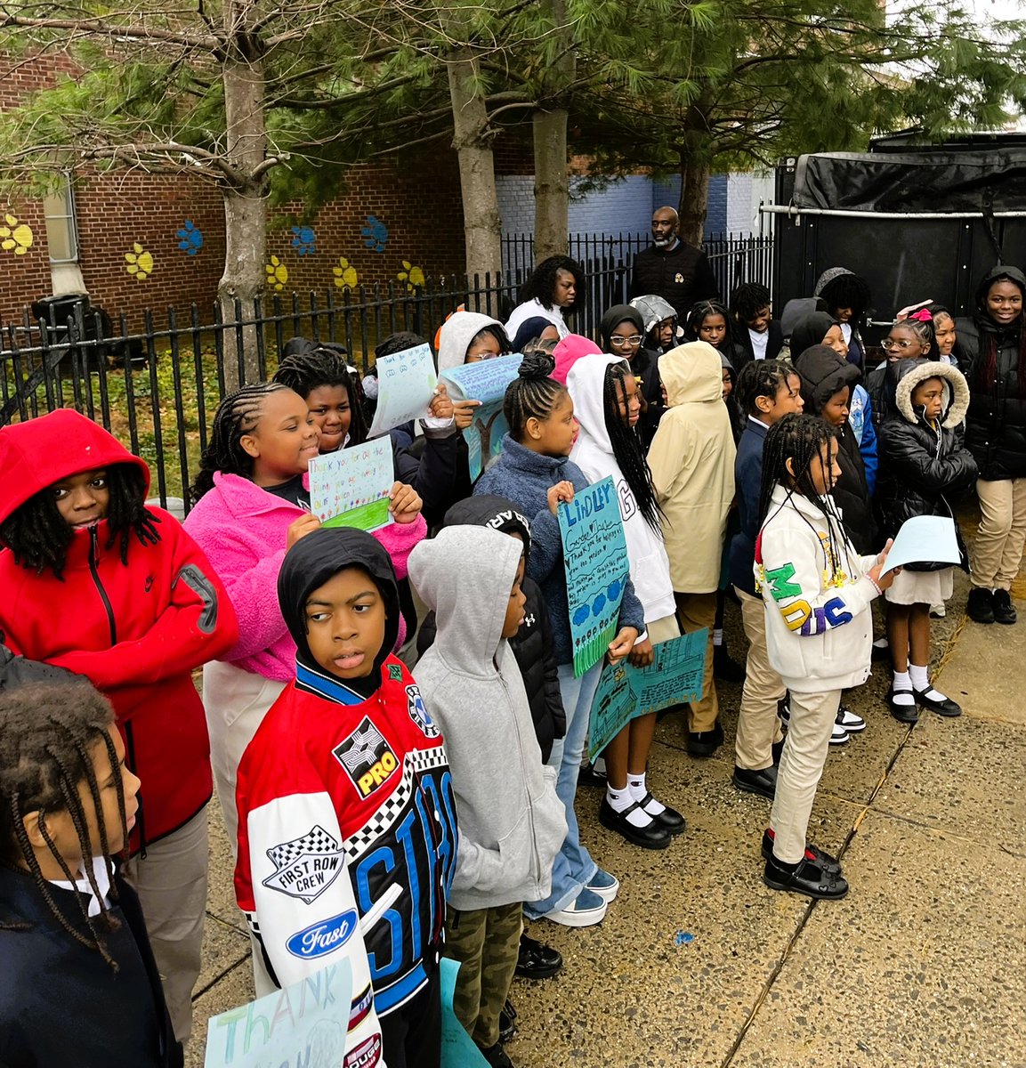 ParadigmSchools's tweet image. Across #APSchools, scholars are engaging with the environment through hands-on learning and outdoor experiences, including @lindleyacademy1's upcoming school garden.

These moments help build curiosity, responsibility, and a lasting appreciation for our planet.