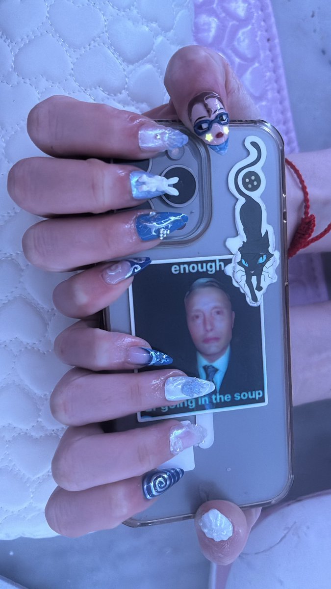 trafalgarDnes's tweet image. #newnails