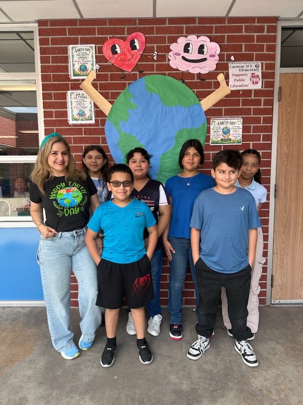 AGarcia1135's tweet image. Growing hearts, growing minds, growing change 🌎❤️
That’s the 4th grade @CarawayES_AISD way 🌱 @whiteconstance1 @BrendaBSanchez1 @SADubberke  @AldineISD @AldineAFT6345 #EarthDay #RedForEd  #AldineStory