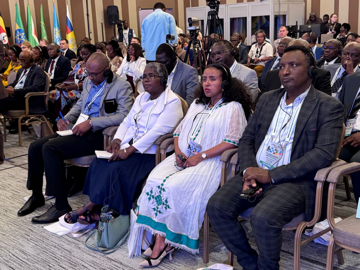 msp_burundi's tweet photo. Le Burundi engagé pour la souveraineté biologique et la sécurité sanitaire mondiale

Le Ministre de la Santé publique du Burundi/@msp_burundi , Dr @Lydwinebara, a pris part à la Deuxième Conférence internationale #russo-#africaine sur la #prévention et la lutte contre les #maladies infectieuses, à #Brazzaville, en République du Congo, une plateforme stratégique dédiée au renforcement de la #coopération internationale face aux #menaces #sanitaires.

Dans un contexte où les maladies infectieuses telles que le #choléra, la #Mpox, la #tuberculose, le #VIH/#sida et les #hépatites #virales continuent de peser sur les systèmes de #santé africains, cette participation traduit la volonté du #Burundi de :

renforcer la #souveraineté #biologique ;
consolider la sécurité sanitaire mondiale ;
accroître la résilience du système national de #santé.

🇧🇮 Le Burundi réaffirme ainsi son engagement à :
✔️ intensifier la surveillance épidémiologique ainsi que la riposte aux épidémies et pandémies ;
✔️ promouvoir des interventions de santé publique efficaces et coordonnées ;
✔️ renforcer la coopération technique avec la Fédération de Russie et les pays africains.
À travers cette dynamique, le Burundi poursuit ses efforts pour bâtir un système de santé plus robuste, capable de prévenir, détecter et répondre efficacement aux défis sanitaires actuels et futurs.

#Burundi #SantéPublique #SécuritéSanitaire #SouverainetéBiologique #CoopérationInternationale #SantéMondiale