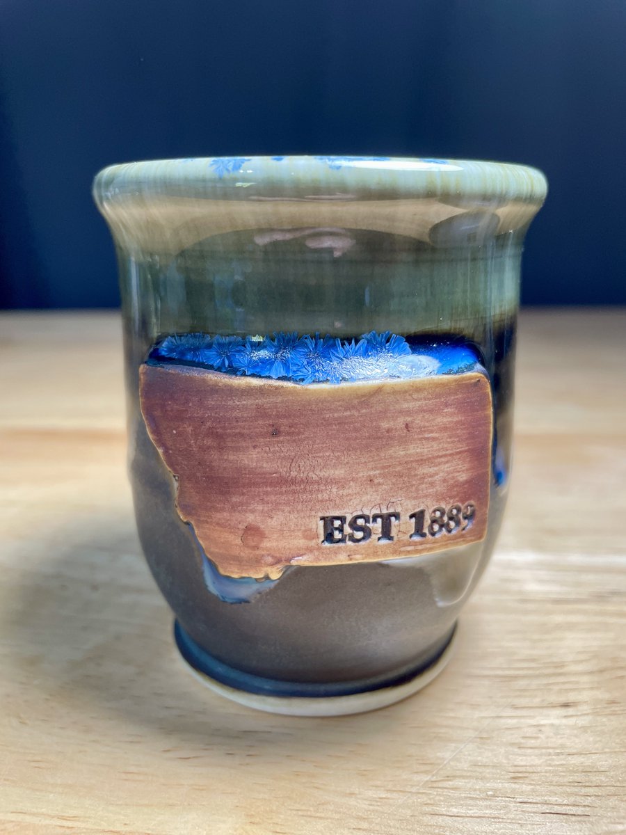 Blackbirdstuff's tweet image. 🏔️ Montana. EST 1889. Hand-thrown pottery with layered glazes that look like the Big Sky itself.
Sage green, cobalt crystal blooms, deep navy, terracotta. A beautiful handmade tumbler for anyone who loves Big Sky Country. ✨

eBay 👇

#Montana #Pottery #eBayFinds