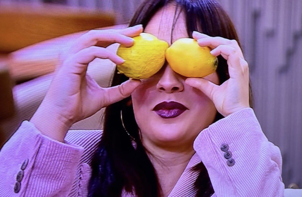 Io che vedo il tipo che mi piace con un altra: #gfvip