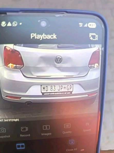 XekiHlongwane's tweet photo. DO YOU STILL REMEMBER THIS LEGEND STILL NOT FOUND , the Zimbabwean manager who fled with R800k from one of their Shoprite.
According to the report the Cremora box was used to carry out the money from the shop.
If you see this brother don’t do a thing they need to learn a lesson …Hire local
