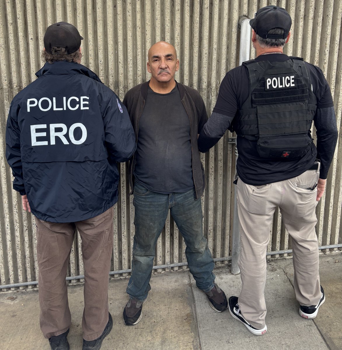 ERO Los Angeles tweet media