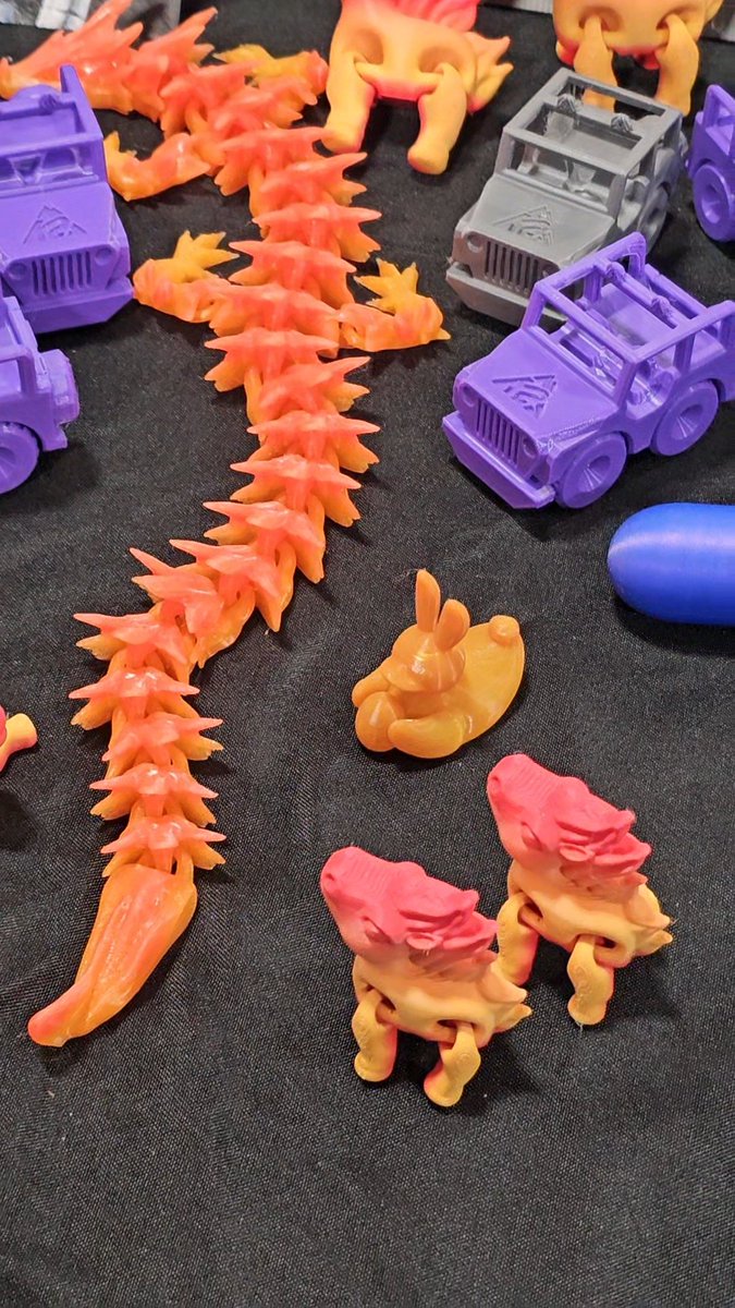 karenchau_x's tweet image. 3 ducks and a bear @rmrrf 

Can you spot (and name) them all? 

#rmrrf #3dprinting 

Booths: @pezliz @BeardedPrinter @epax3d