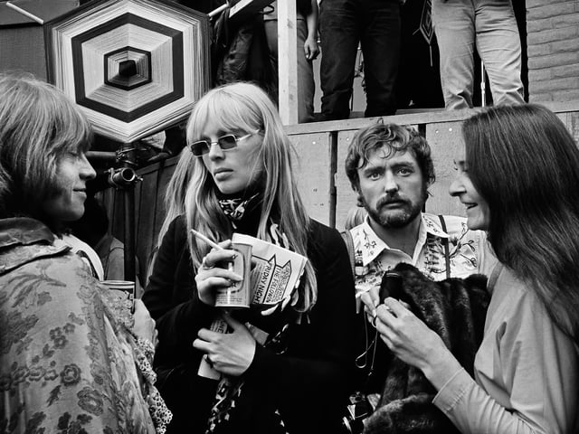 serenaeilish's tweet photo. brian jones, nico, dennis hopper  and judy collins at the monterey pop festival (1967) https://t.co/Xtj6Ri4nOI