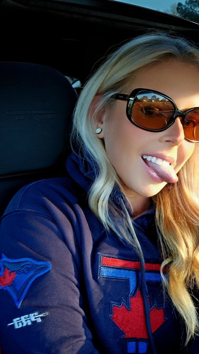female jays fan 🇨🇦, marathon runner mediocraire tweet media