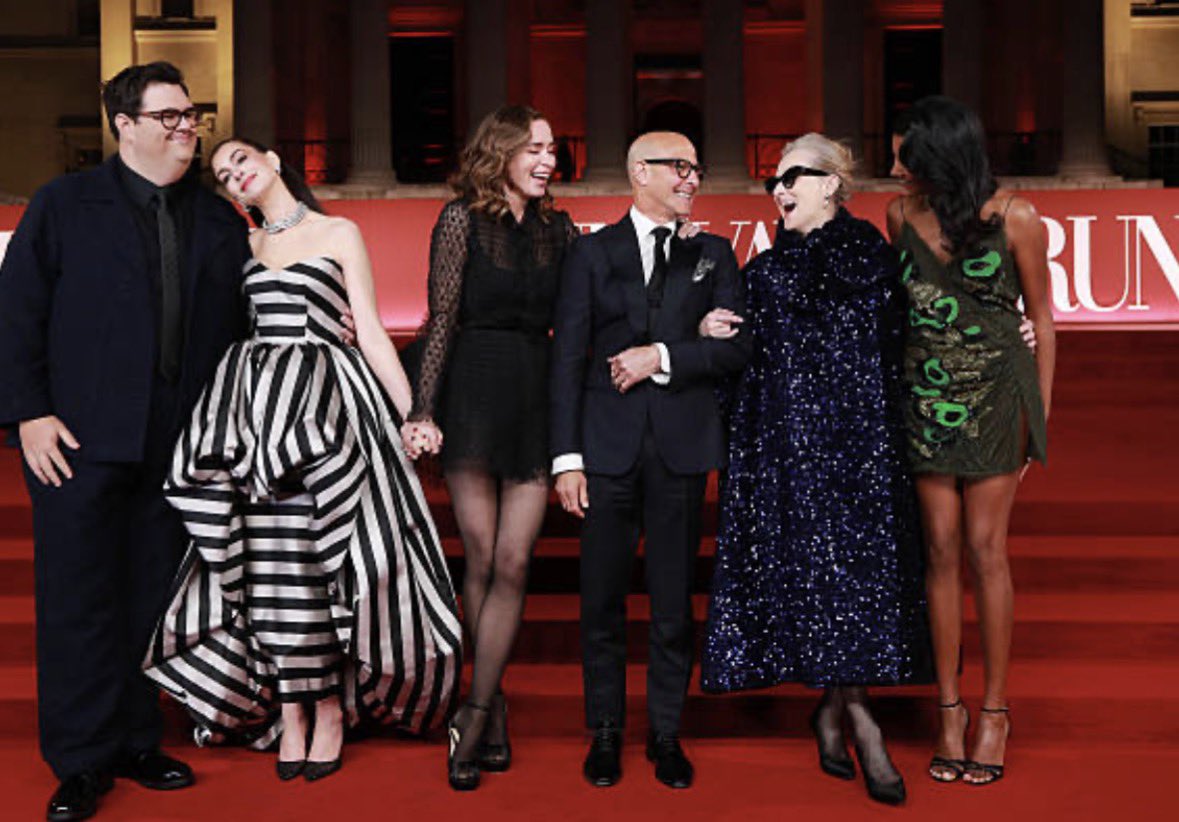 cmerylstreep's tweet image. Meryl Streep, Anne Hathaway, Emily Blunt, Stanley Tucci e Simone Ashley estão com o elenco de "The Devil Wears Prada 2", juntos na recepção de gala hoje em Londres, Reino Unido.  
#merylstreep #TheDevilWearsPrada2