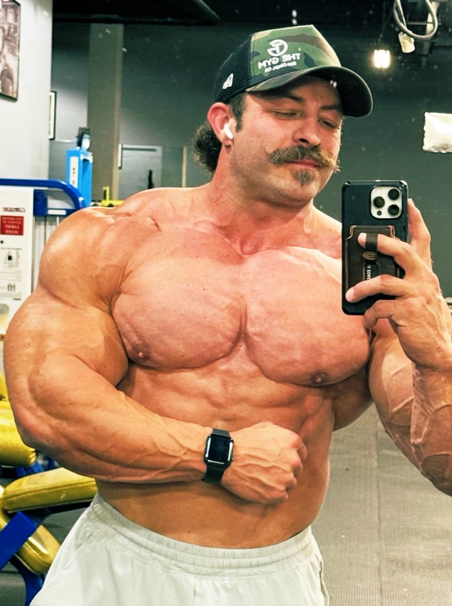 MuscleGodXander's tweet image. Luke Carroll 🔥 #muscle #bodybuilding #bodybuilder #beefy #sexy