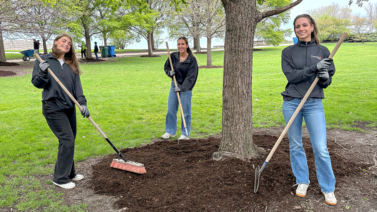 TypenexMedical's tweet photo. Over 80 trees mulched at 12th St Beach 🌳 A meaningful way for our team to celebrate Earth Day and support a greener Chicago. https://t.co/fxqugeKFGG